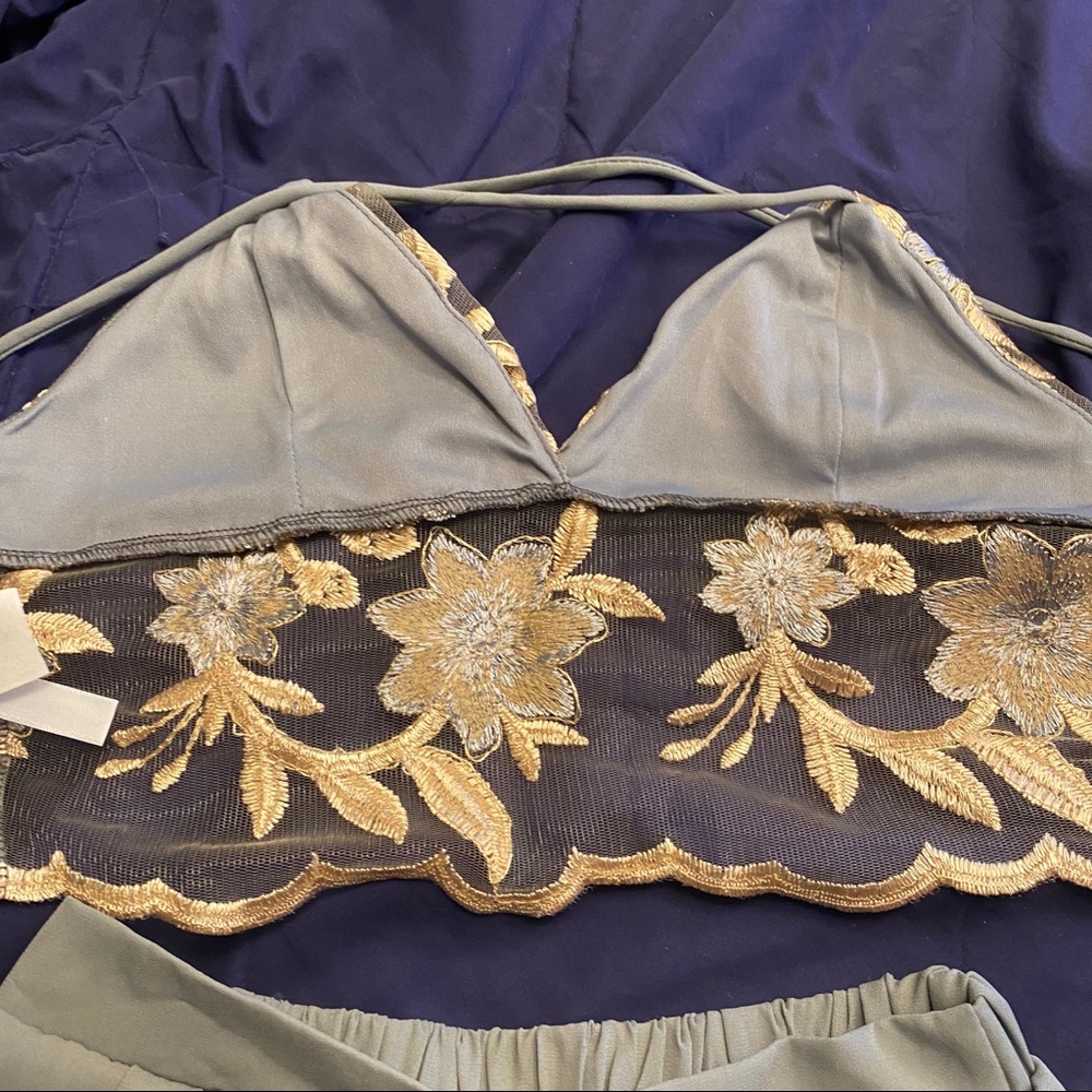 Two piece set - Picture 5 of 5